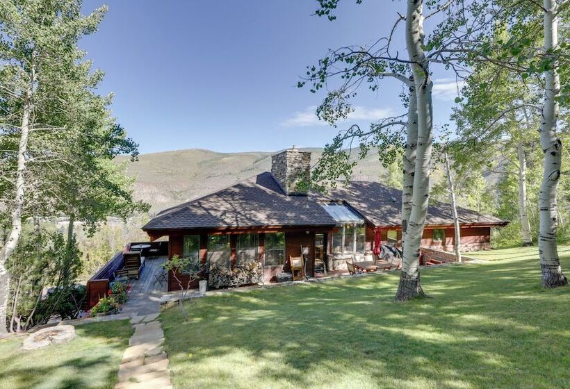Vail  Treehouse  + Hot Tub, Sauna & Mtn Views