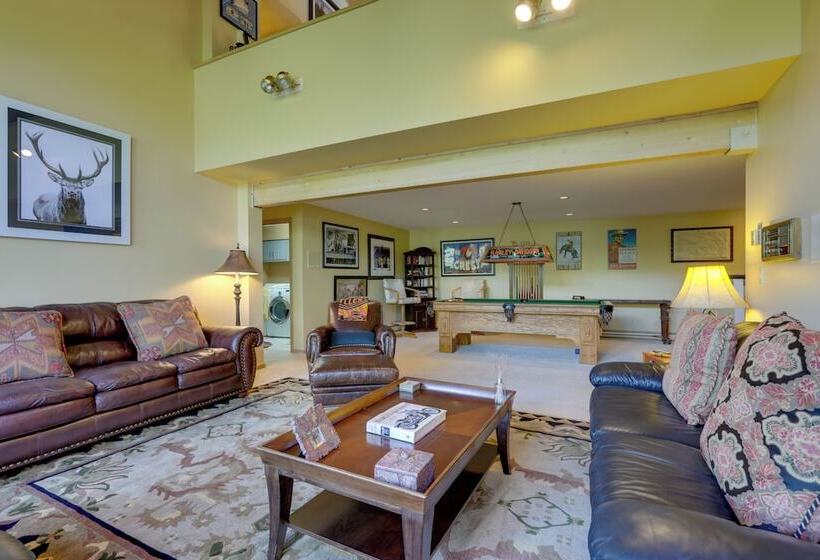 Vail  Treehouse  + Hot Tub, Sauna & Mtn Views