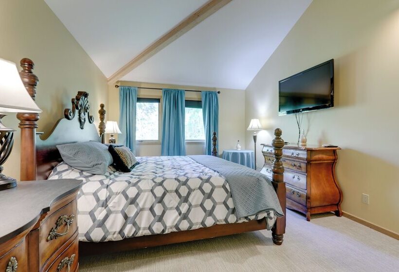 Vail  Treehouse  + Hot Tub, Sauna & Mtn Views