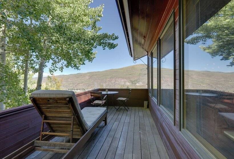 Vail  Treehouse  + Hot Tub, Sauna & Mtn Views
