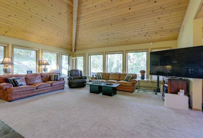 Vail  Treehouse  + Hot Tub, Sauna & Mtn Views