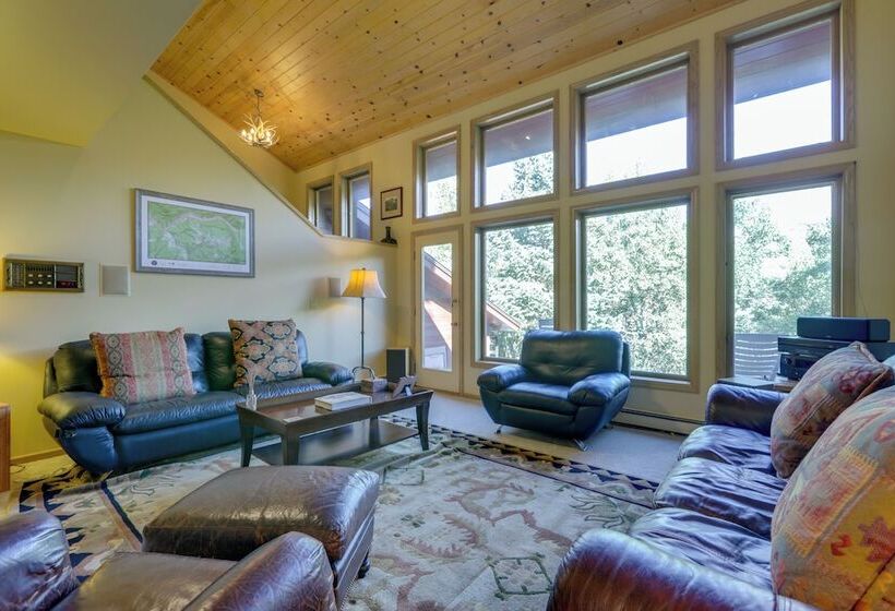 Vail  Treehouse  + Hot Tub, Sauna & Mtn Views