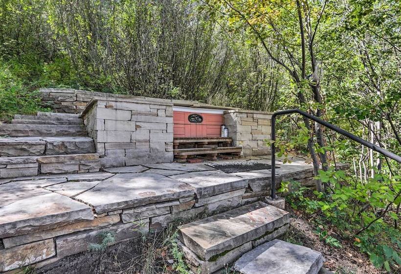 Vail  Treehouse  + Hot Tub, Sauna & Mtn Views