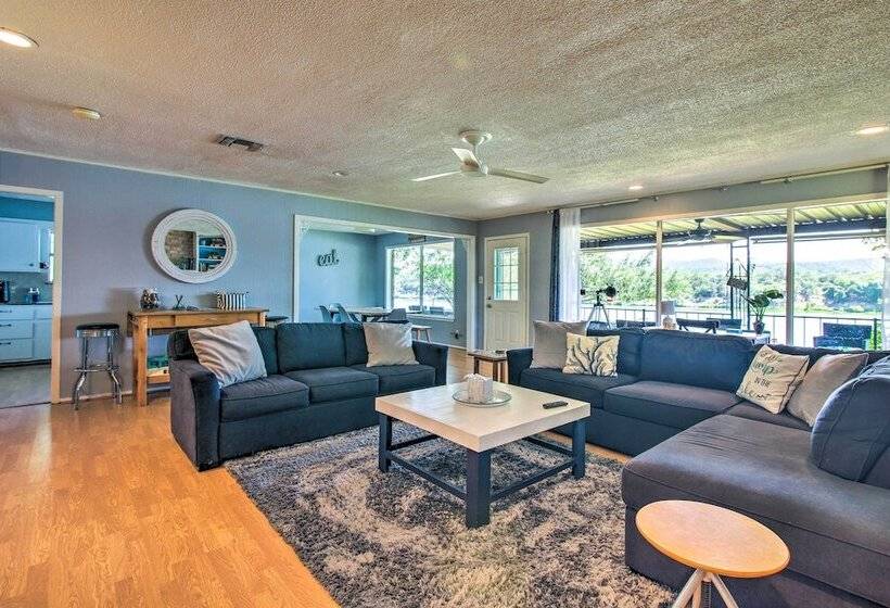 Vibrant Kingsland Retreat W/ Waterfront Views