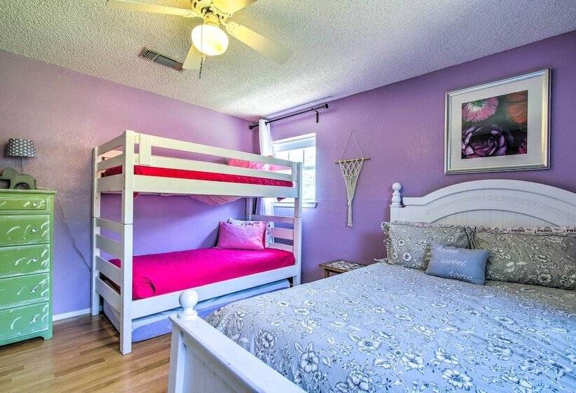 Vibrant Kingsland Retreat W/ Waterfront Views