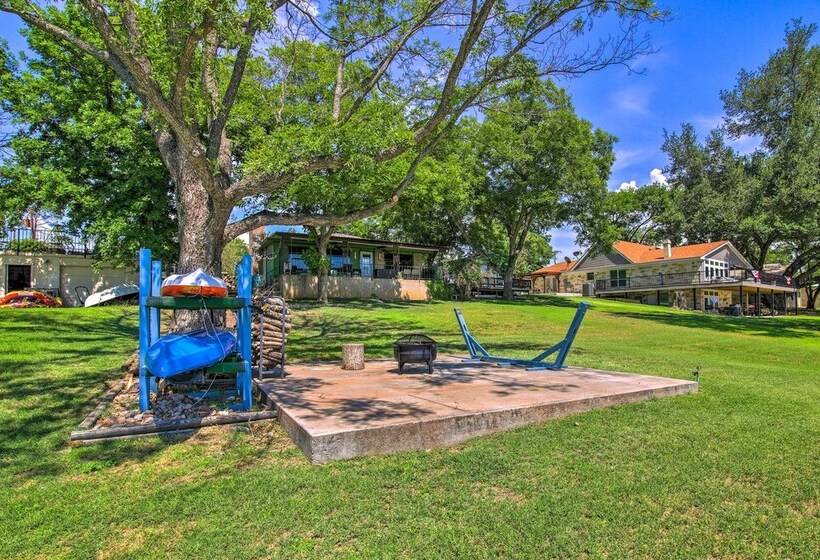 Vibrant Kingsland Retreat W/ Waterfront Views