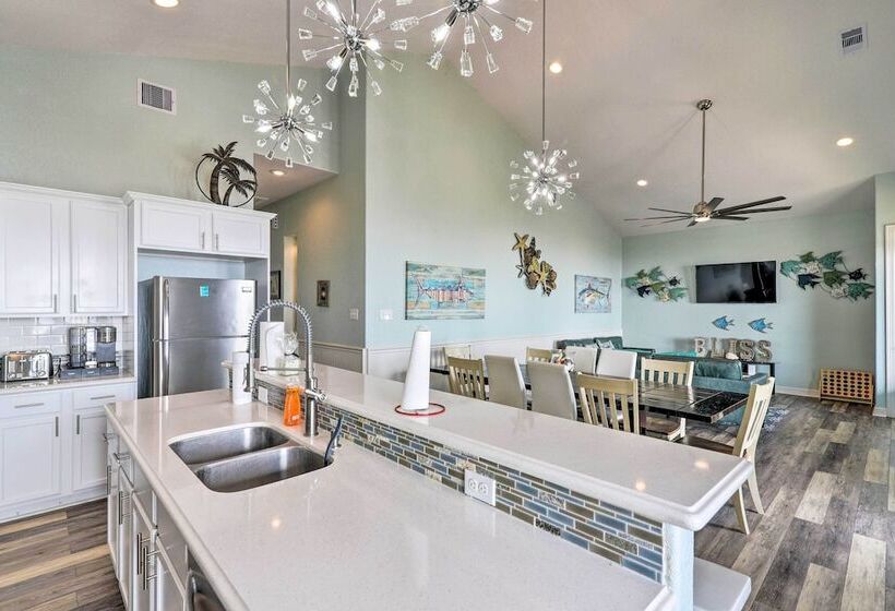 Oceanfront Freeport House W/ Private Beach!