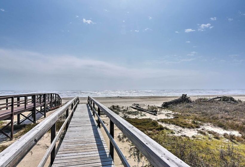 Oceanfront Freeport House W/ Private Beach!