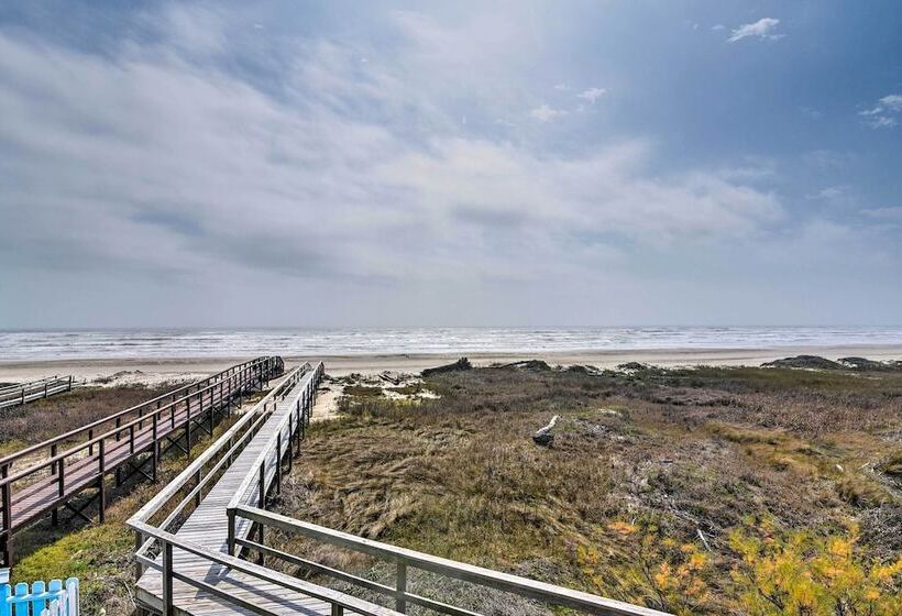 Oceanfront Freeport House W/ Private Beach!