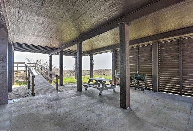 Oceanfront Freeport House W/ Private Beach!