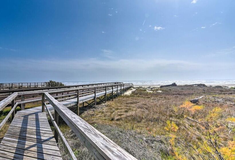 Oceanfront Freeport House W/ Private Beach!