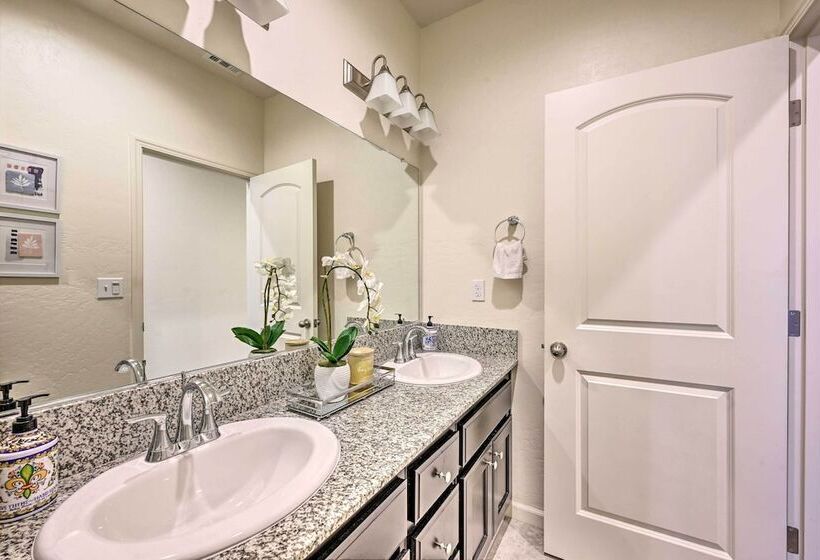 Visalia Home W/ Yard: 4 Mi To Downtown!