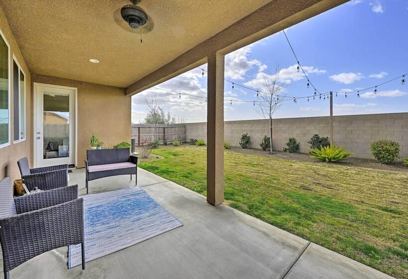 Visalia Home W/ Yard: 4 Mi To Downtown!