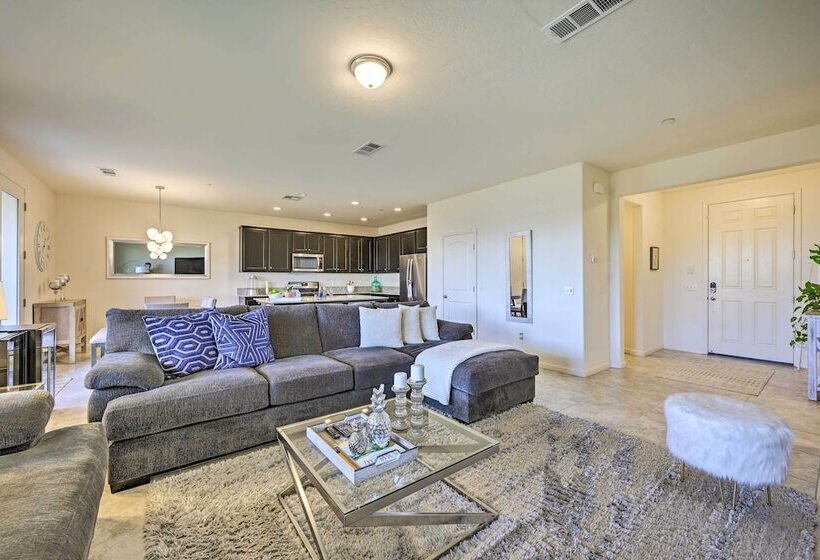 Visalia Home W/ Yard: 4 Mi To Downtown!