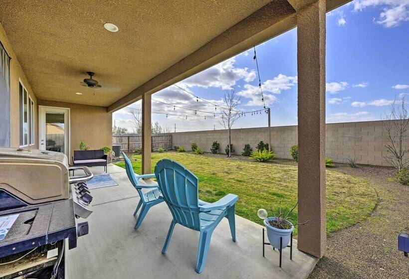Visalia Home W/ Yard: 4 Mi To Downtown!