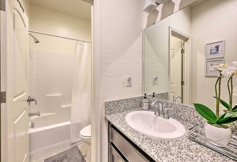 Visalia Home W/ Yard: 4 Mi To Downtown!