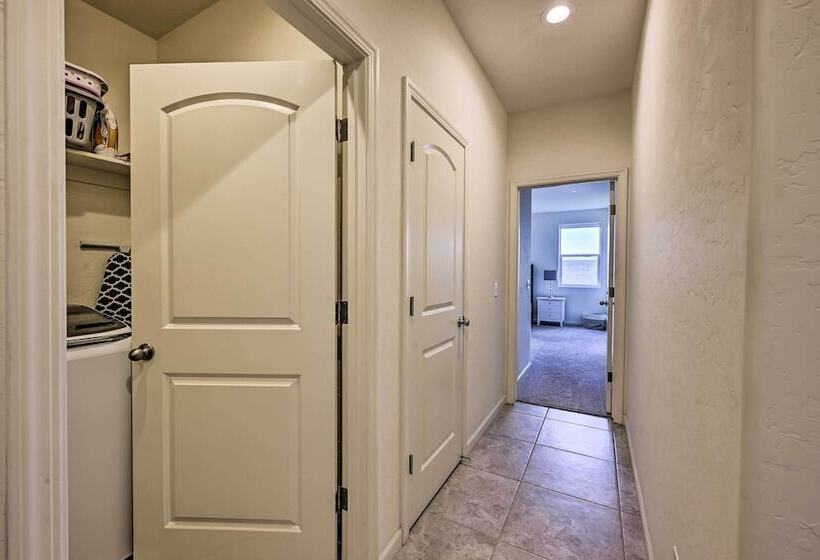 Visalia Home W/ Yard: 4 Mi To Downtown!