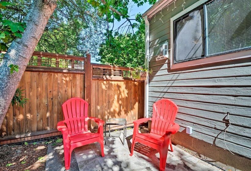 Warm & Inviting Ashland Cottage < Half Mile To Sou