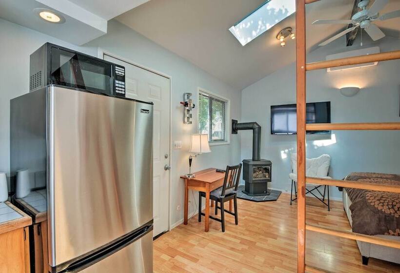 Warm & Inviting Ashland Cottage < Half Mile To Sou