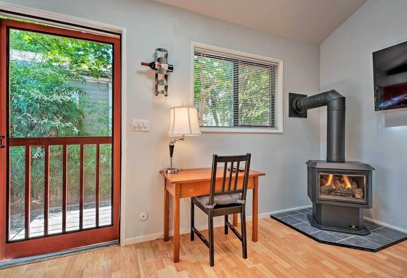 Warm & Inviting Ashland Cottage < Half Mile To Sou