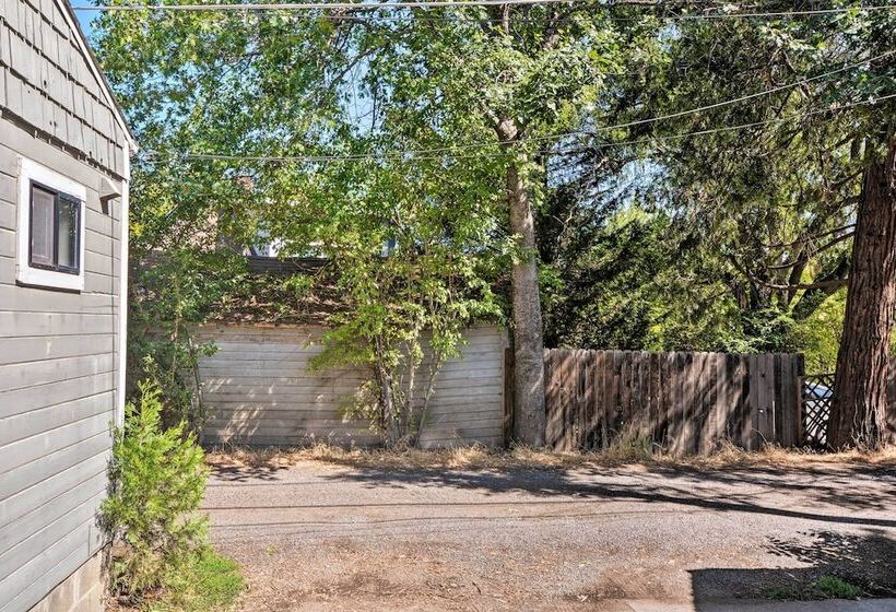 Warm & Inviting Ashland Cottage < Half Mile To Sou