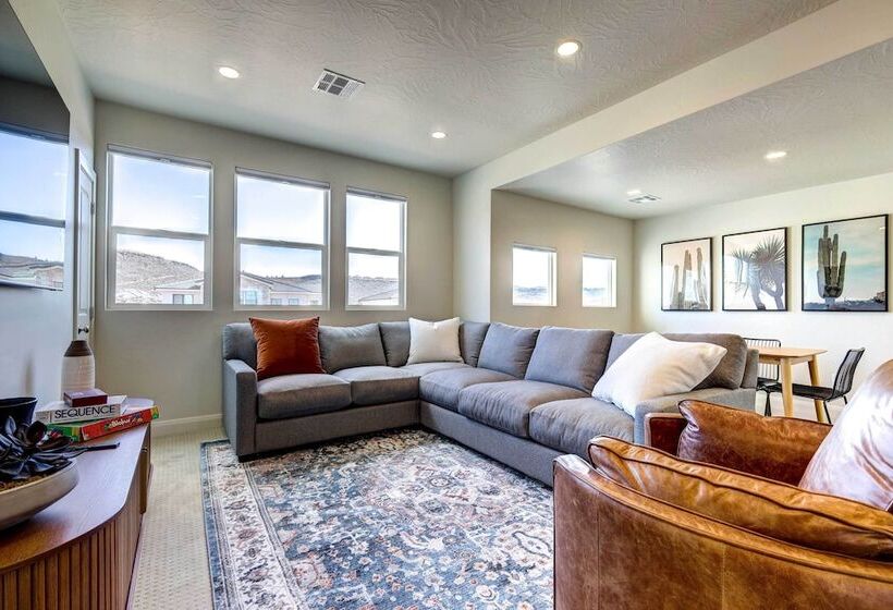 Washington Home W/ Mtn Views, Near Hiking!