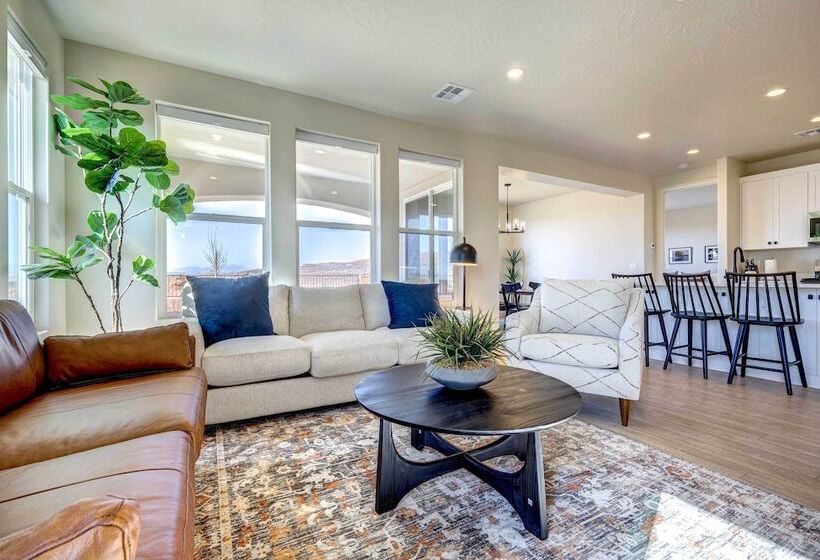 Washington Home W/ Mtn Views, Near Hiking!