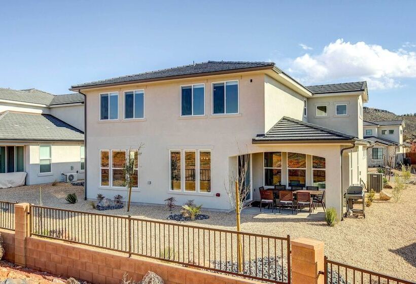 Washington Home W/ Mtn Views, Near Hiking!