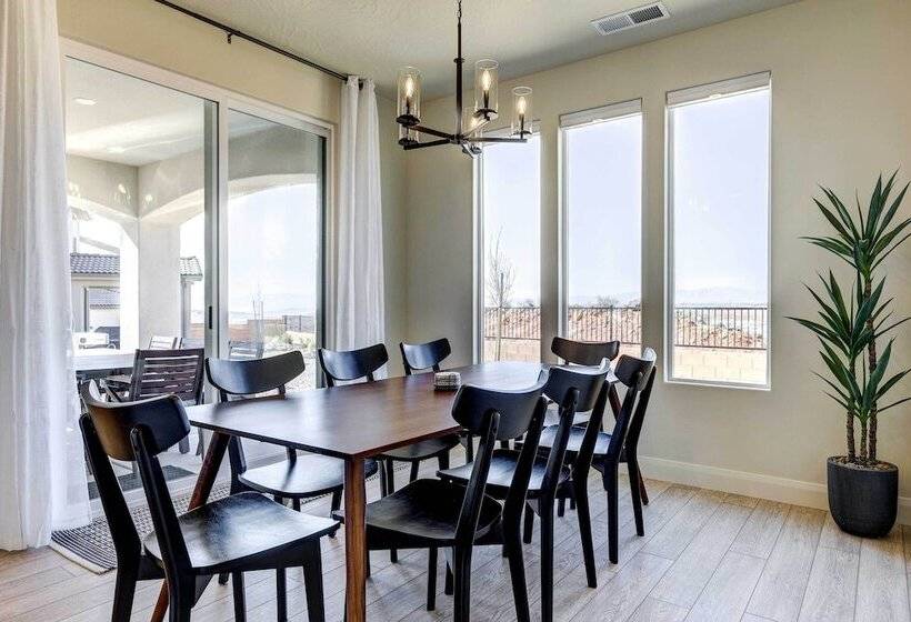 Washington Home W/ Mtn Views, Near Hiking!