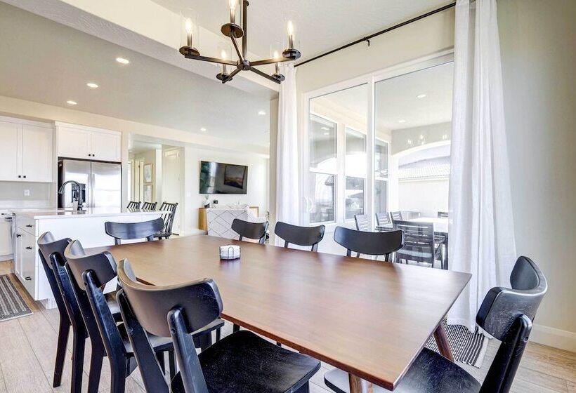 Washington Home W/ Mtn Views, Near Hiking!