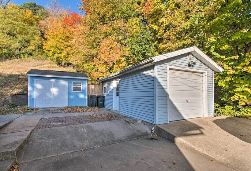 Watch The Sunrise At This Quaint Lake View Cottage