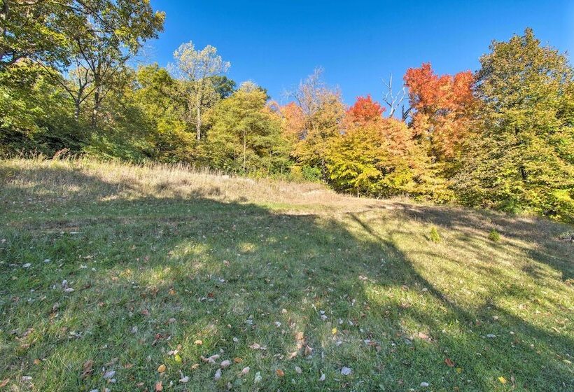 Watch The Sunrise At This Quaint Lake View Cottage