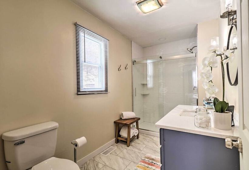 Watch The Sunrise At This Quaint Lake View Cottage