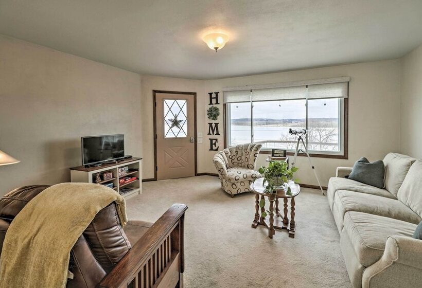 Watch The Sunrise At This Quaint Lake View Cottage