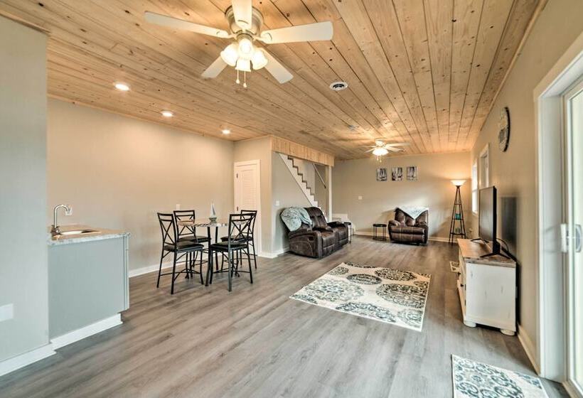 Barkley Breeze  Waterfront Home W/ Dock & Kayaks