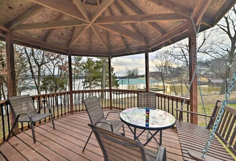 Barkley Breeze  Waterfront Home W/ Dock & Kayaks