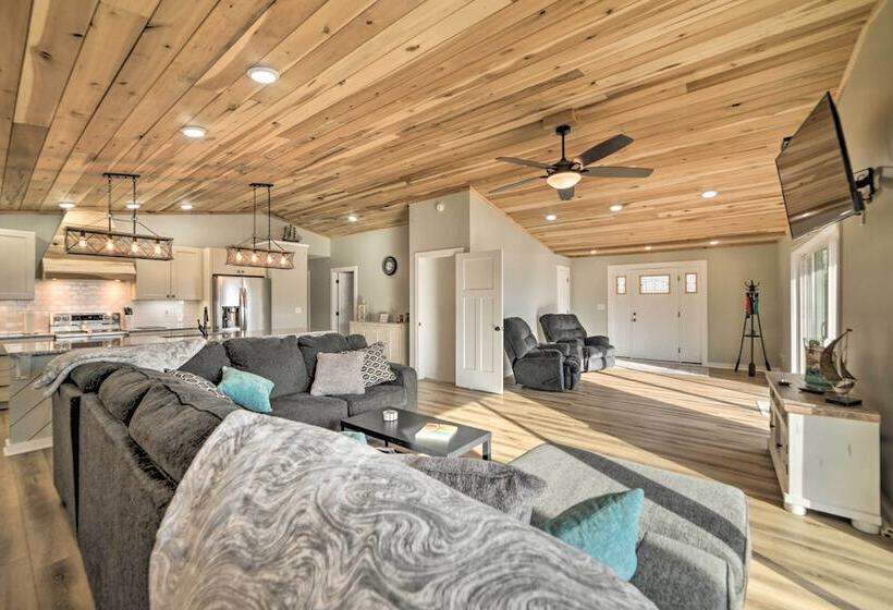 Barkley Breeze  Waterfront Home W/ Dock & Kayaks