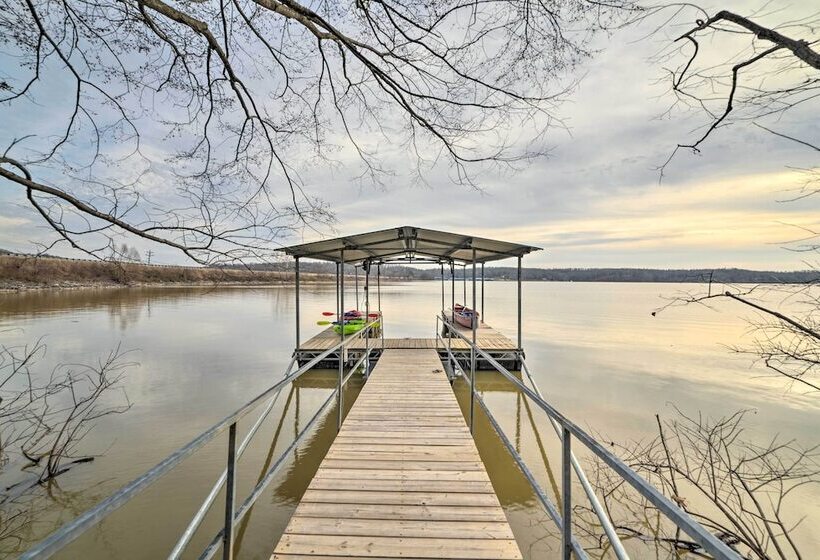 Barkley Breeze  Waterfront Home W/ Dock & Kayaks