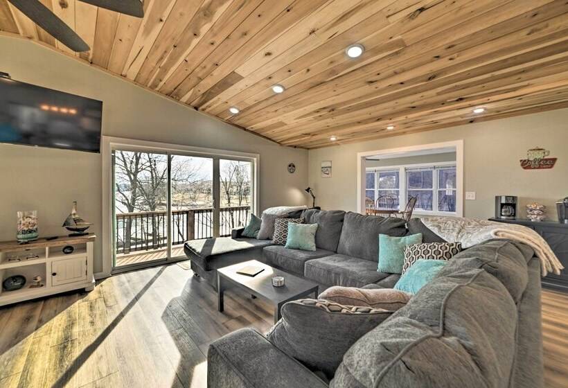 Barkley Breeze  Waterfront Home W/ Dock & Kayaks