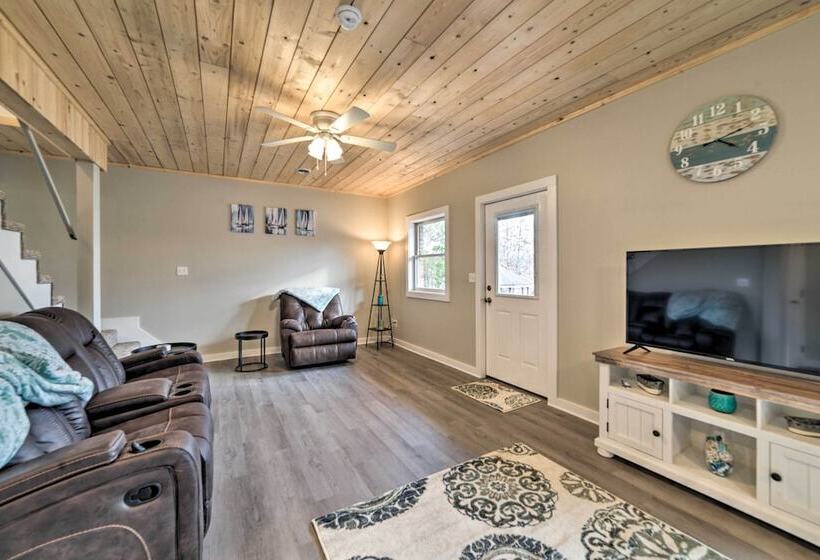 Barkley Breeze  Waterfront Home W/ Dock & Kayaks