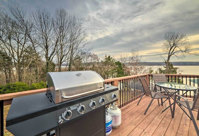 Barkley Breeze  Waterfront Home W/ Dock & Kayaks