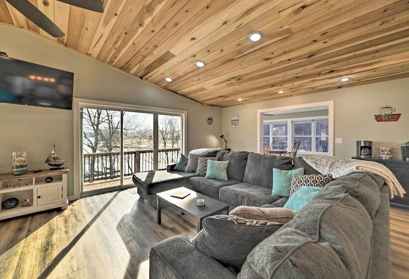 Barkley Breeze  Waterfront Home W/ Dock & Kayaks