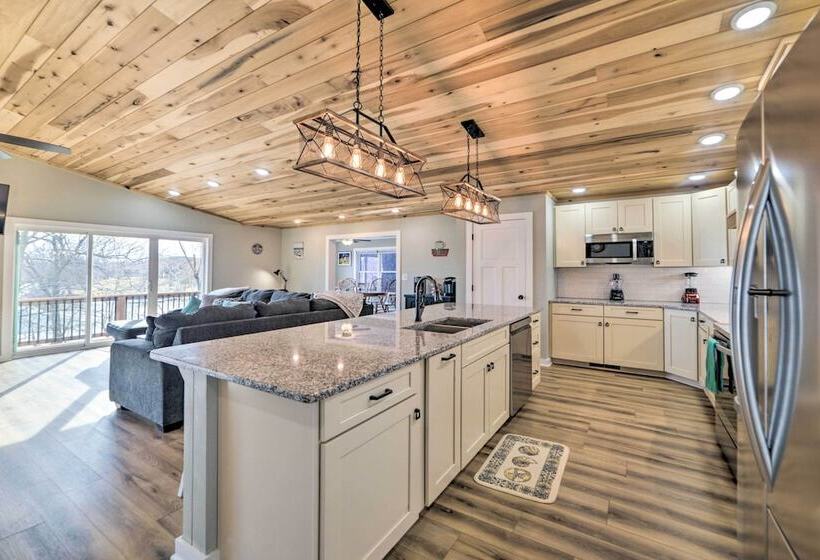 Barkley Breeze  Waterfront Home W/ Dock & Kayaks