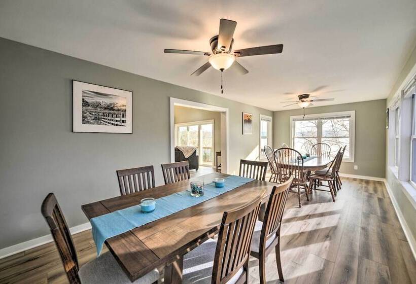 Barkley Breeze  Waterfront Home W/ Dock & Kayaks