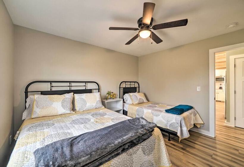 Barkley Breeze  Waterfront Home W/ Dock & Kayaks