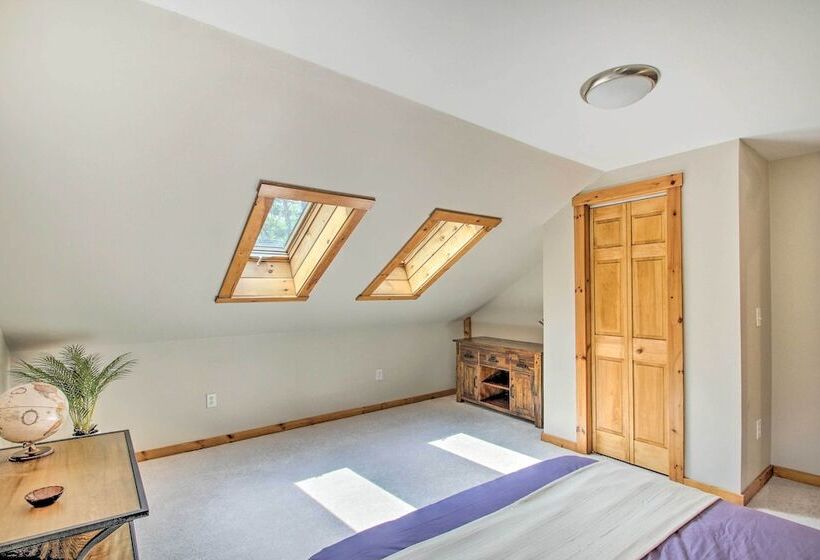 Waterfront Lakes Region Home On Private Cove!