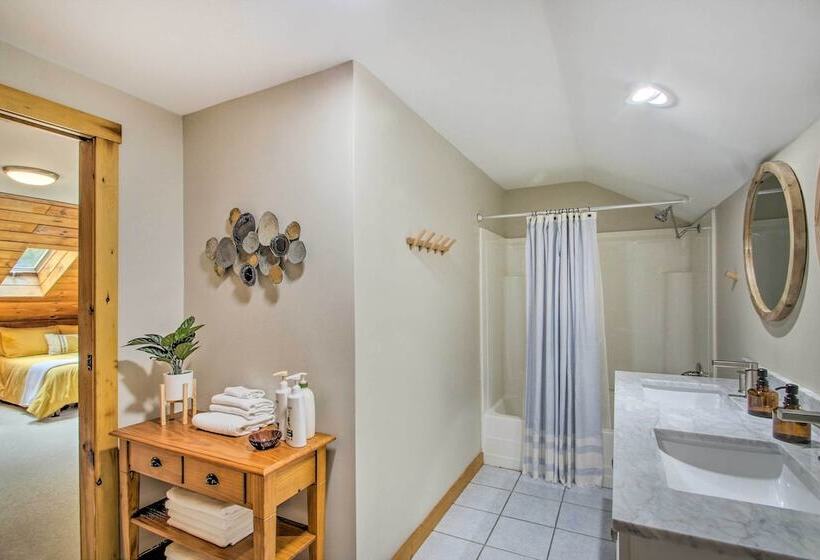 Waterfront Lakes Region Home On Private Cove!