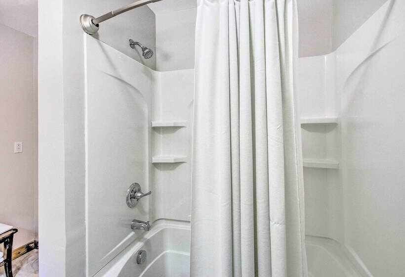 Waterfront Lakes Region Home On Private Cove!