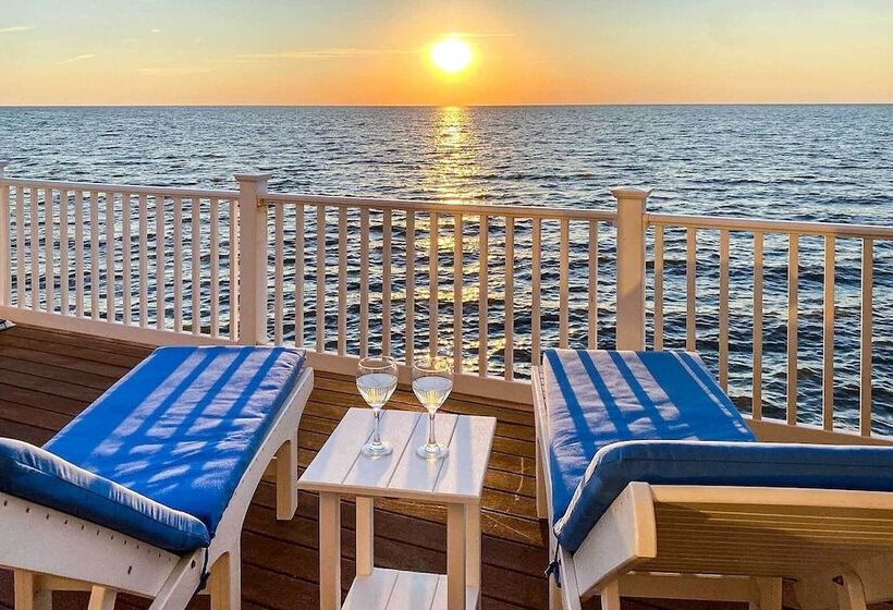 Waterfront Sanctuary W/ Panoramic Bay Views!
