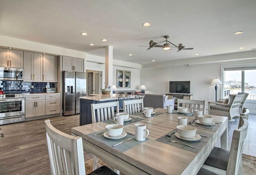 Waterfront Sanctuary W/ Panoramic Bay Views!